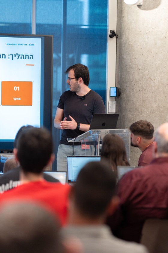 הצגת התהליך בסדנת AI360